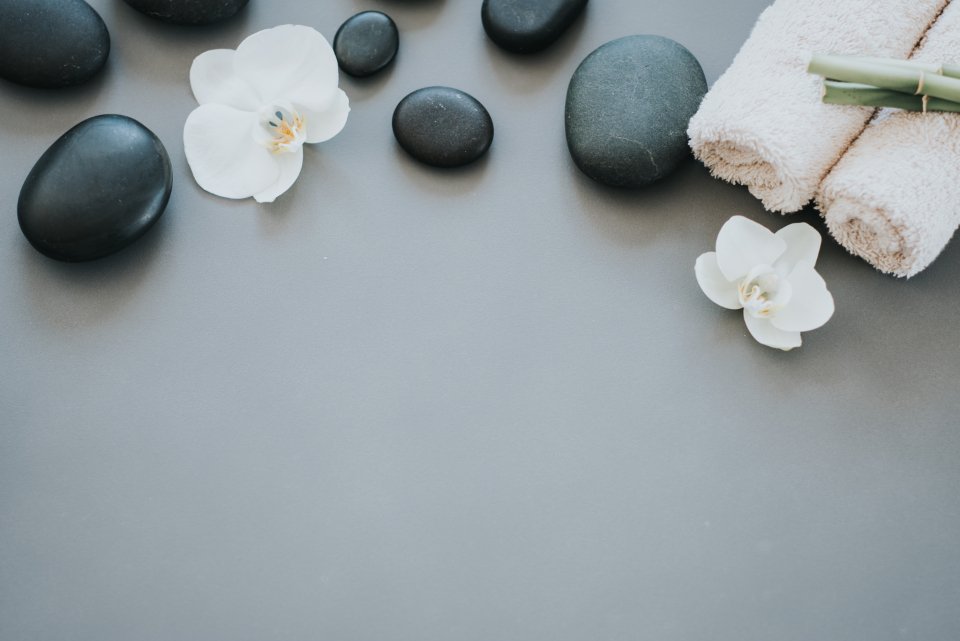Hot stones and rolled towels